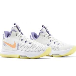 2021
LeBron Witness 5 'Summit White Metallic Bronze